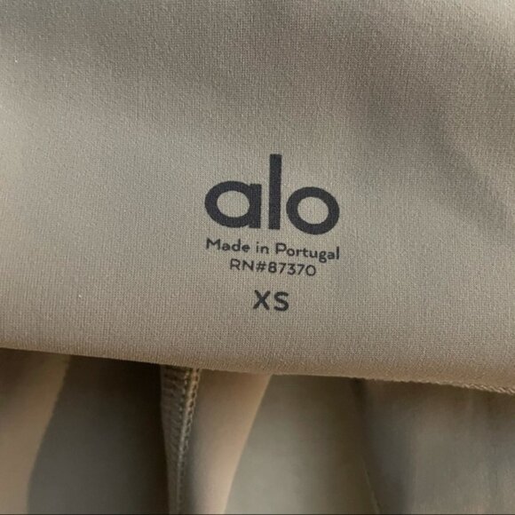 Alo Yoga High-Waist Ripped Warrior Legging Gray, Size XS - Picture 4 of 4